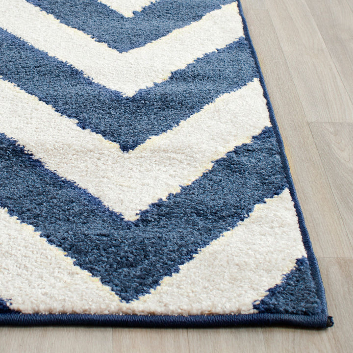 Safavieh Amherst All Weather Power Loomed Rugs In Navy / Beige