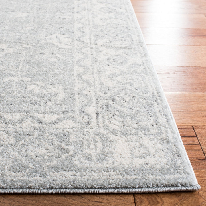 Safavieh Evoke Power Loomed Jute Backing Rugs In Silver / Ivory